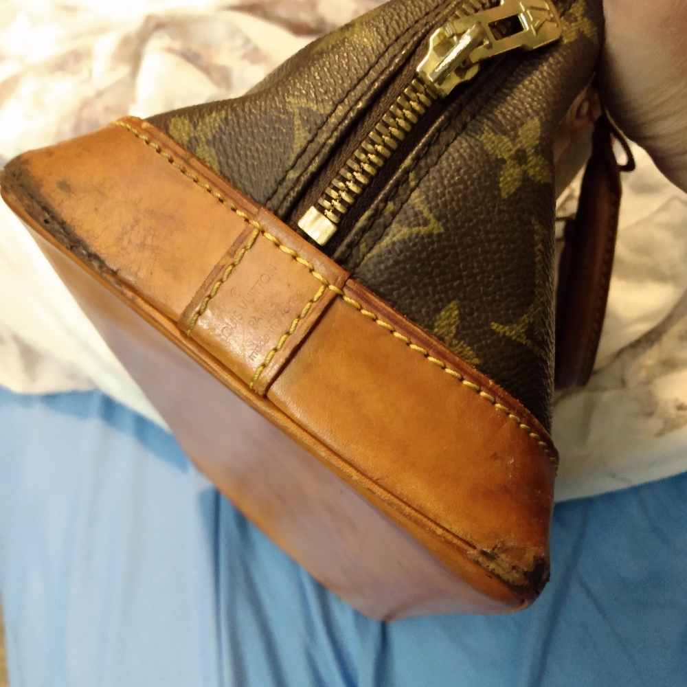 Louis Vuitton Brown Monogram Handbag - Picture 14 of 16